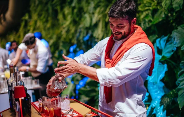 casa-rofer-bartender-drinks-jardim-vertical