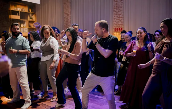 casa-rofer-festa-confraternizacao-danca
