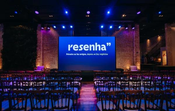 casa-rofer-plenaria-palestra-telao
